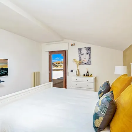 Attico Scirocco Viareggio, Superior Idromassaggio Privato アパート ヴィアレッジョ