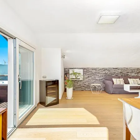 Attico Scirocco Viareggio, Superior Idromassaggio Privato * Виареджо