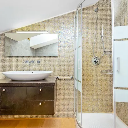 Attico Scirocco Viareggio, Superior Idromassaggio Privato *
