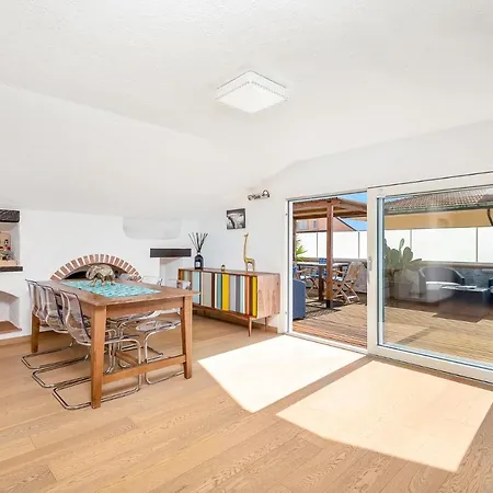 アパート Attico Scirocco Viareggio, Superior Idromassaggio Privato ヴィアレッジョ