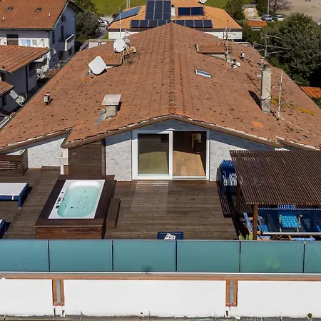 Attico Scirocco Viareggio, Superior Idromassaggio Privato アパート